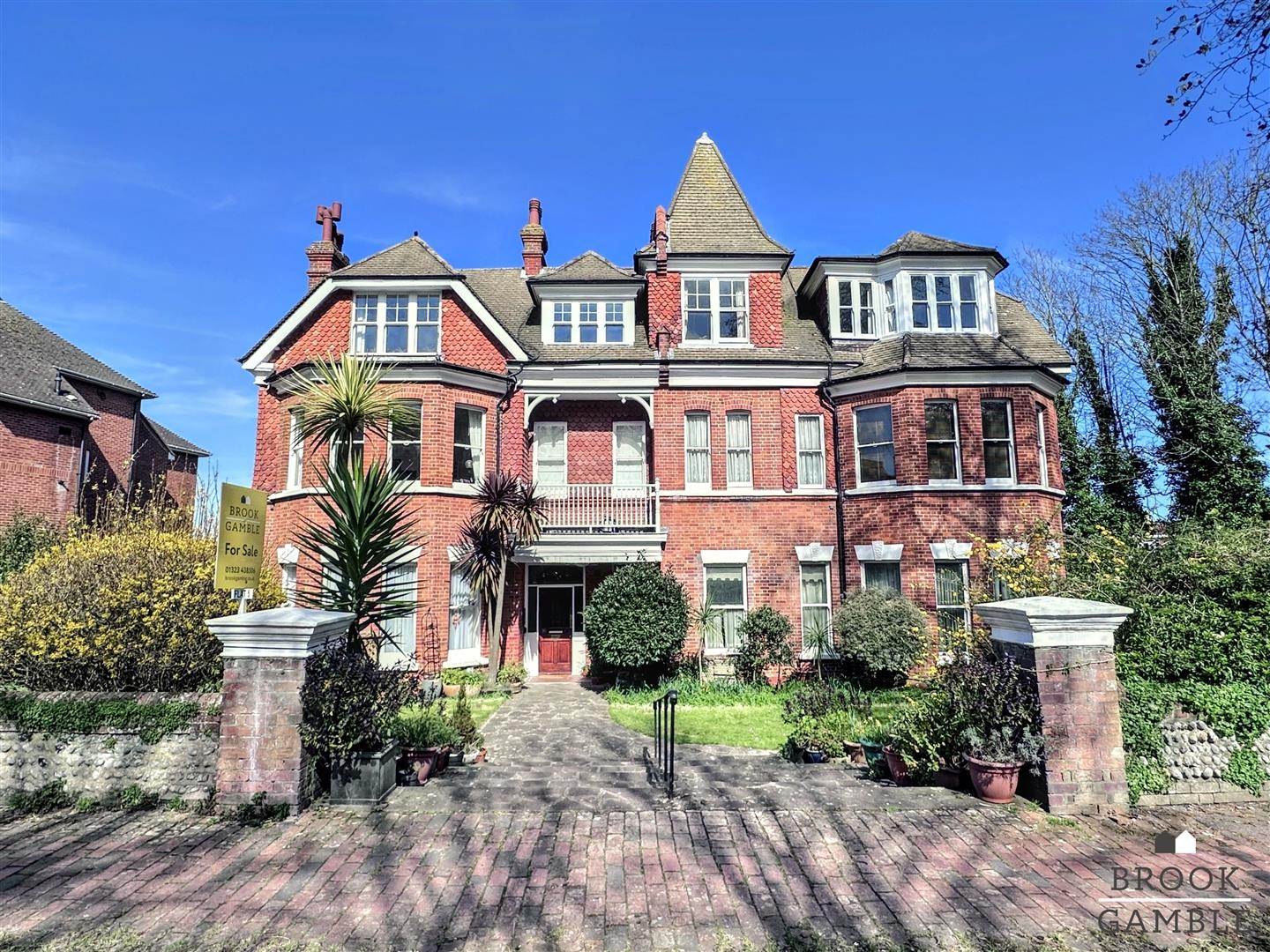 2 Bedroom Flat for Sale: £1,150. Silverdale Road in Eastbourne, East Sussex